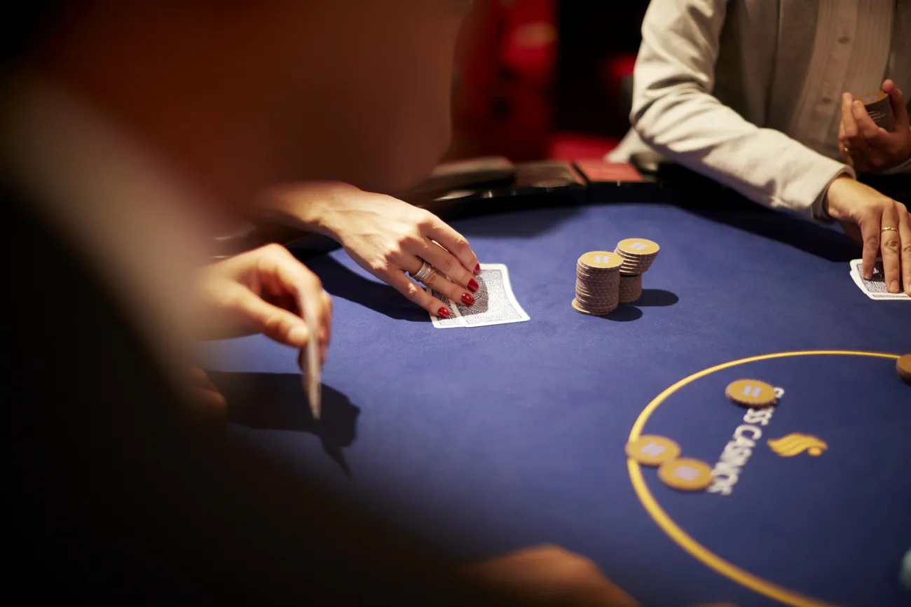 Qevrathulix - Restaurant en Casino in Nederland